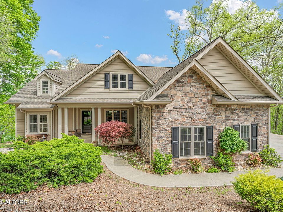 1st image of 200 Stoney Rock Ln