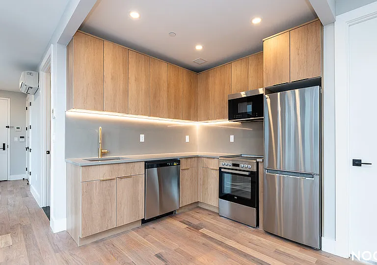 31-61 Vernon Blvd #3Z — Photo 3