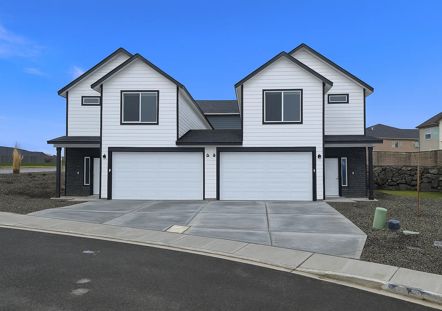 1 Month Free! Brand New Townhome In The Desirable Southridge Area! — Photo 2