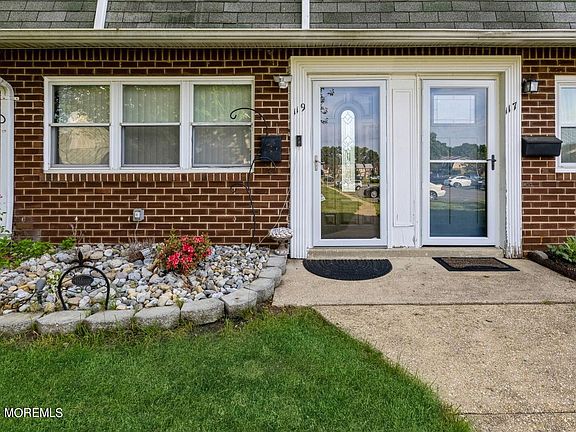 4th image of 119 Briar Mills Drive