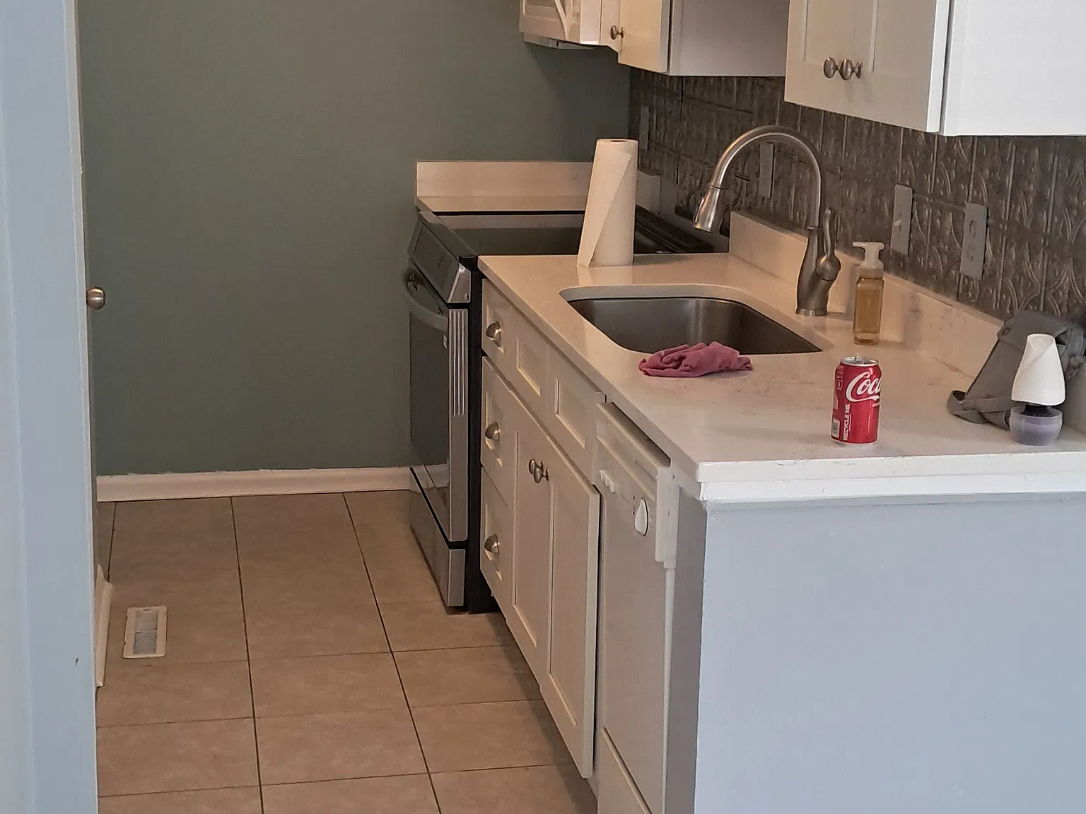 1 bed, 750 sqft, $1,150 — Photo 4