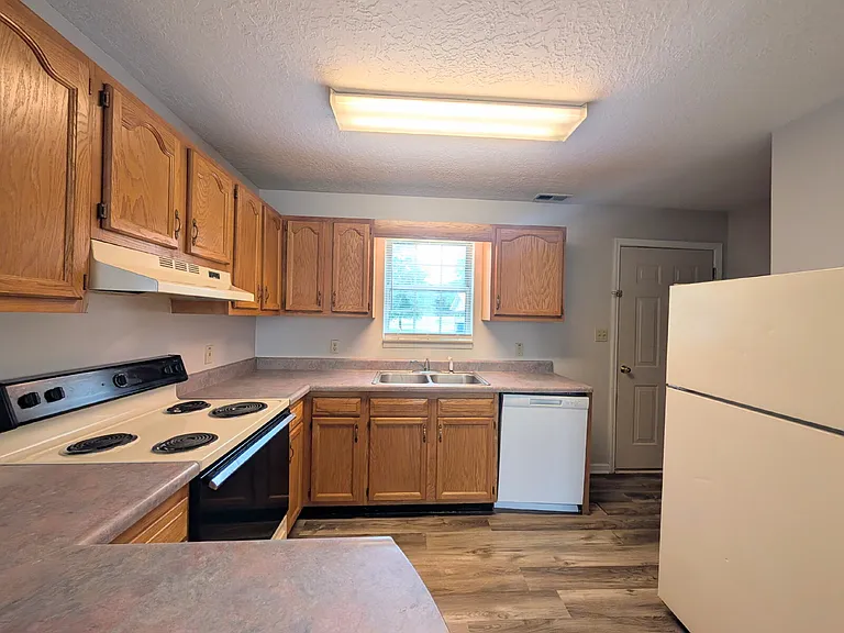 587 Baker Rd #G4 — Photo 3