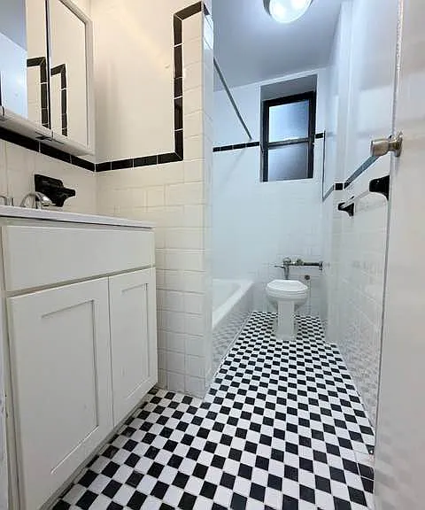 525 E 21st St #1 — Photo 6