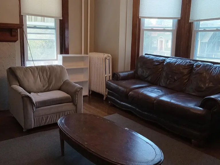 Apt 4 - living room
