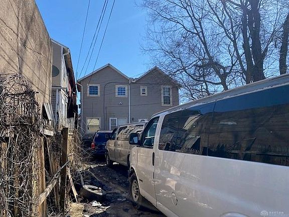5th image of 727 Wyoming St