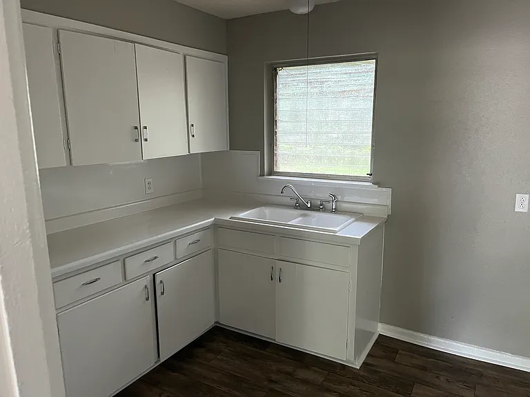201 Terrace Ln — Photo 6