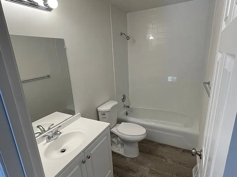 4323 W Bethany Dr — Photo 3