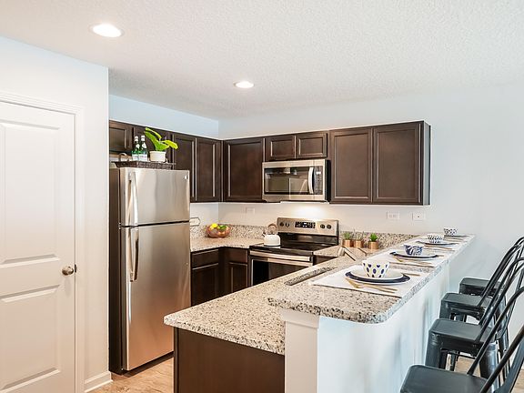 5th image of 526 Eiseman Way