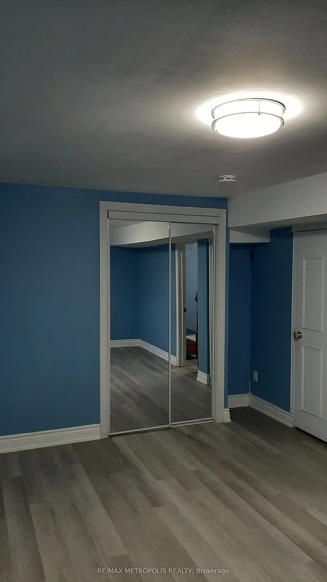 Building Photo - 235 Hupfield Trl #BASEMENT