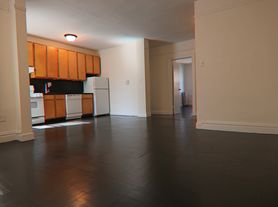 28 Sickles St
