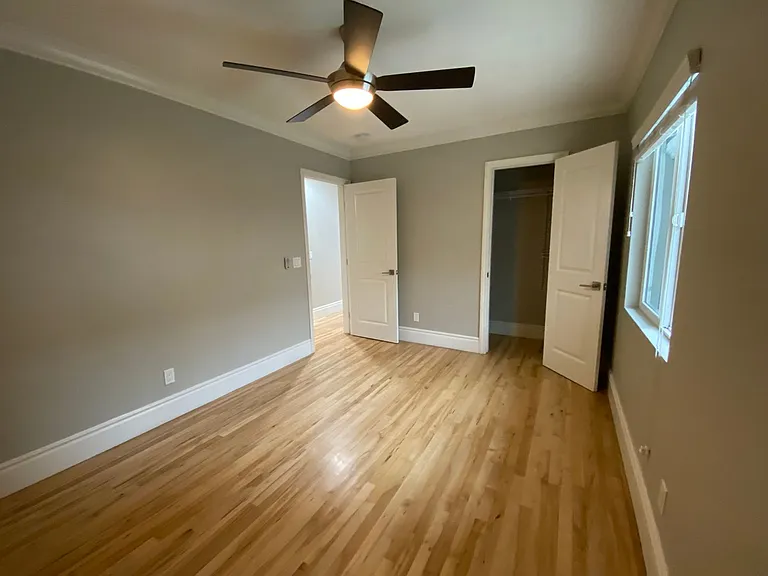 AC! In Unit Washer & Dryer! Reserved Onsite Parking! Downstairs Home! — Photo 11