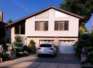 11 Spruce St, Elmwood Park, NJ 07407