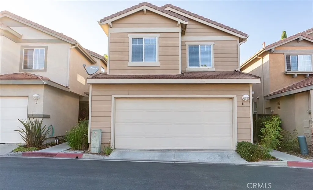 3 bed, 2.5 bath, 1402 sqft, $4,150 — Photo 2
