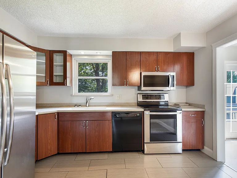1505 Aldenwood Ln — Photo 12