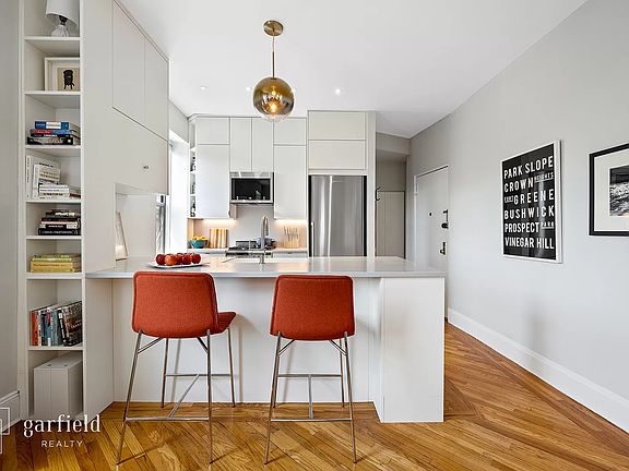 4th image of 186 Prospect Park W APT D2
