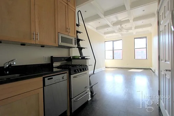 Rented by Hecht Group | media 23