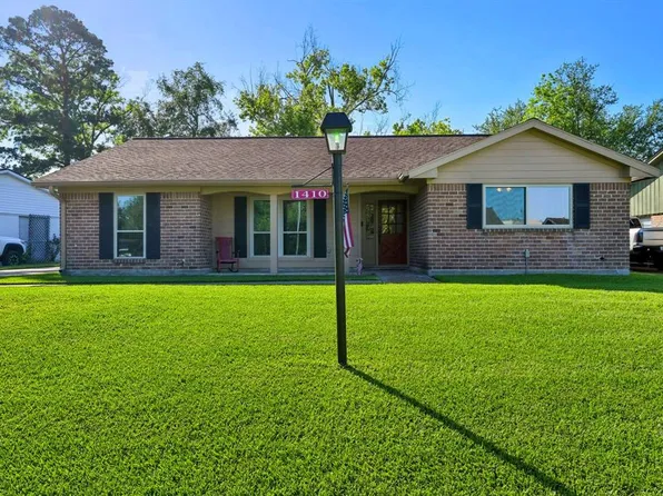 1410 Saxony Lane, Nassau Bay, TX 77058