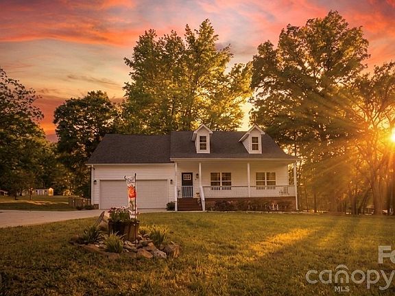 4th image of 3019 Hilton Rd