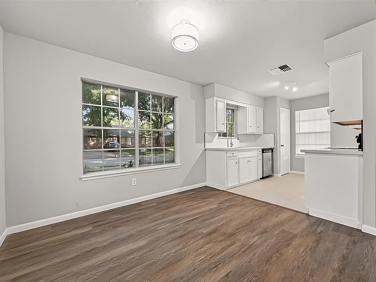 4923 Sandalwood Ave — Photo 6