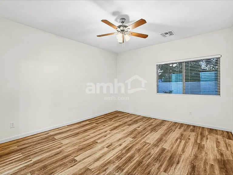 868 W Basswood Ave — Photo 9