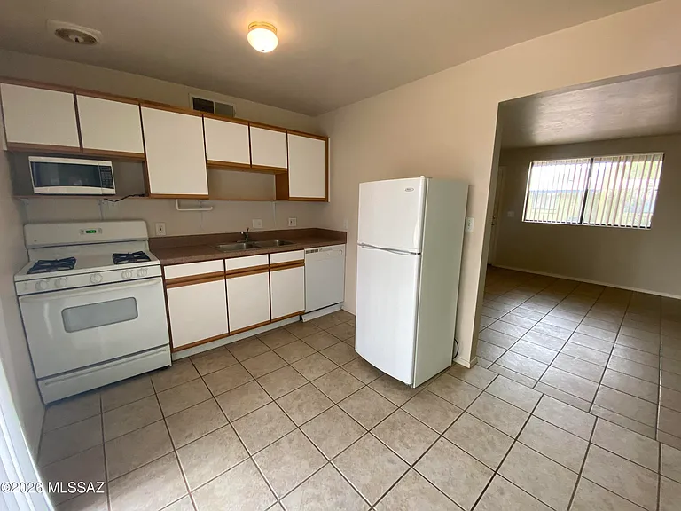 350 N Silverbell Rd #94 — Photo 4