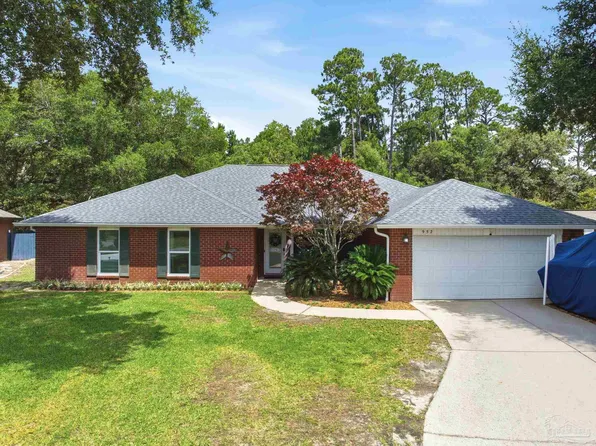 952 Lake Aire Dr, Pensacola, FL 32506