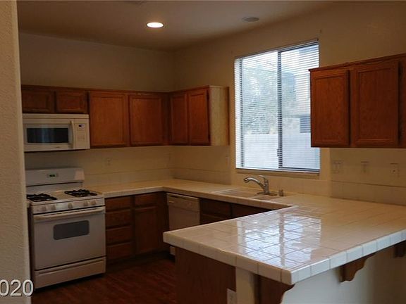 2nd image of 1923 Silver Crest Ct