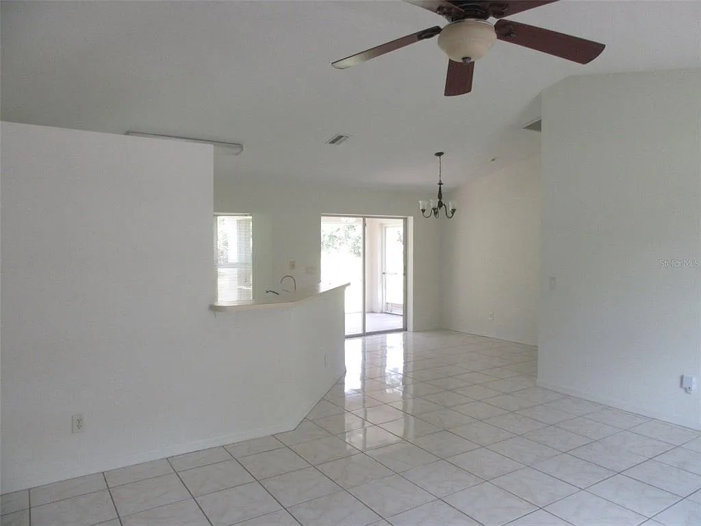 3 bed, 2.0 bath, 1224 sqft, $1,675 — Photo 3