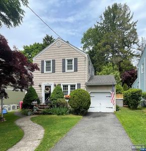 96 Kenwood Rd, River Edge, NJ, 07661