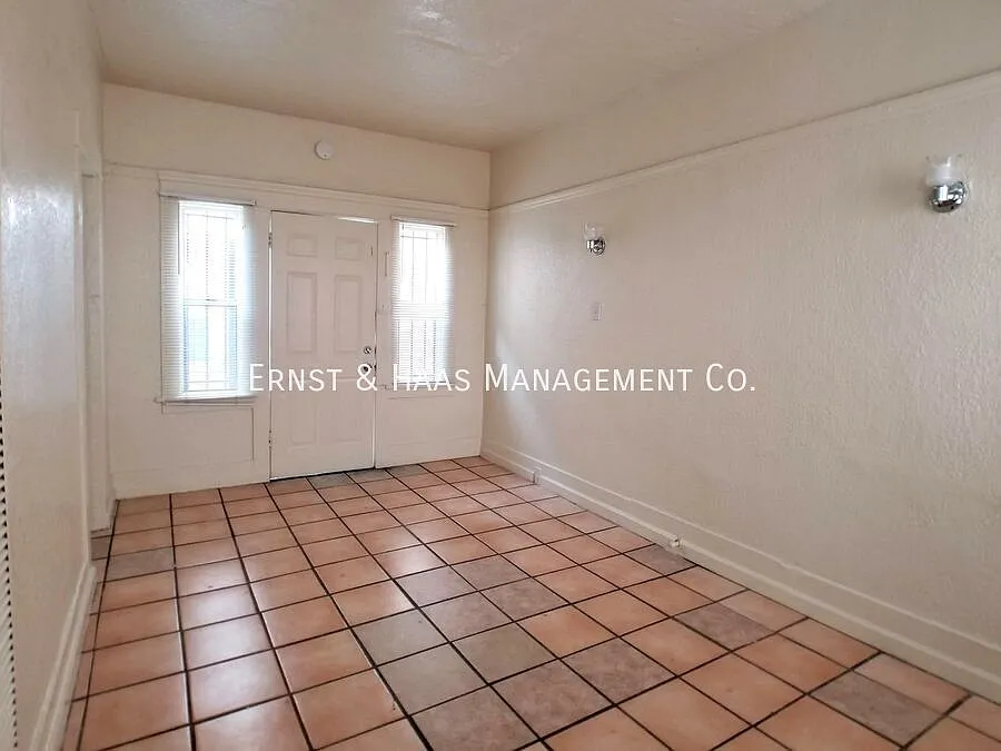 Charming Apartment in the Heart of Long Beach! — Photo 3