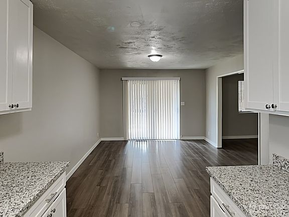 5th image of 920 Dainty Ave
