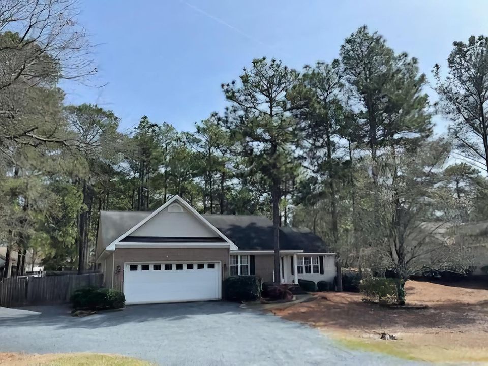 1st image of 1675 Longleaf Dr E