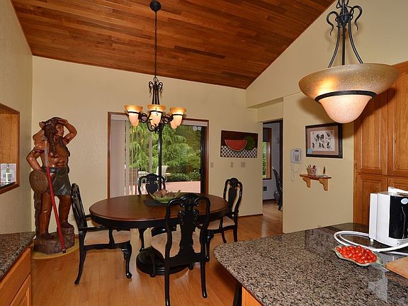 Eat-in kitchen
