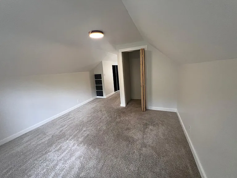 1876 Chelton Ave W — Photo 12