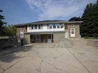 49 N McAree Rd, Waukegan, IL 60085