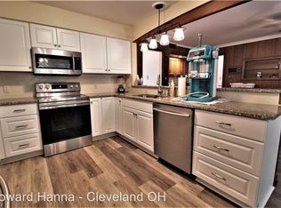 1701 Smokerise Dr, Akron, OH 44313