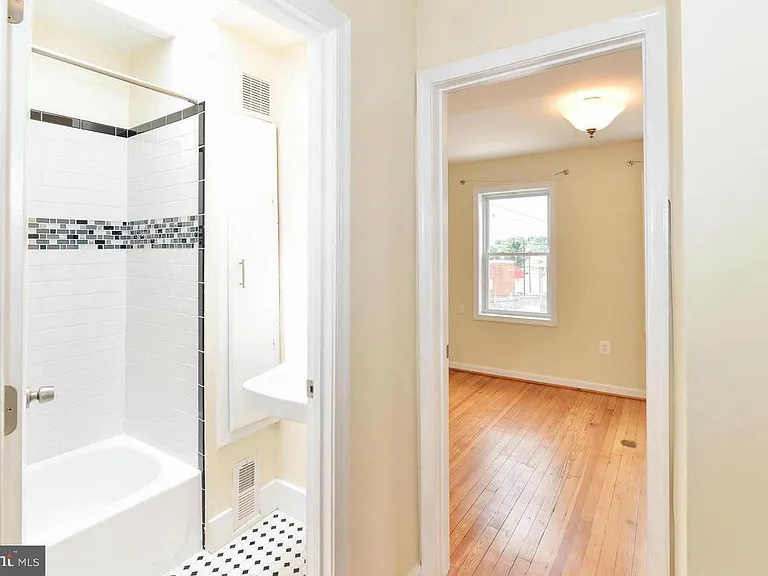 1648 L St NE — Photo 17