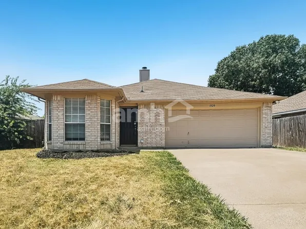 1325 Misty Dr, Midlothian, TX 76065