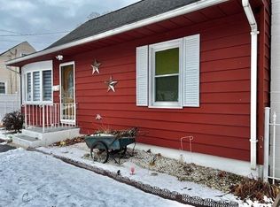 72 Berkshire St, Holyoke, MA 01040