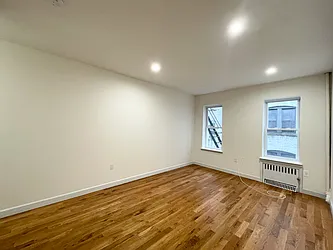 Rented by R New York