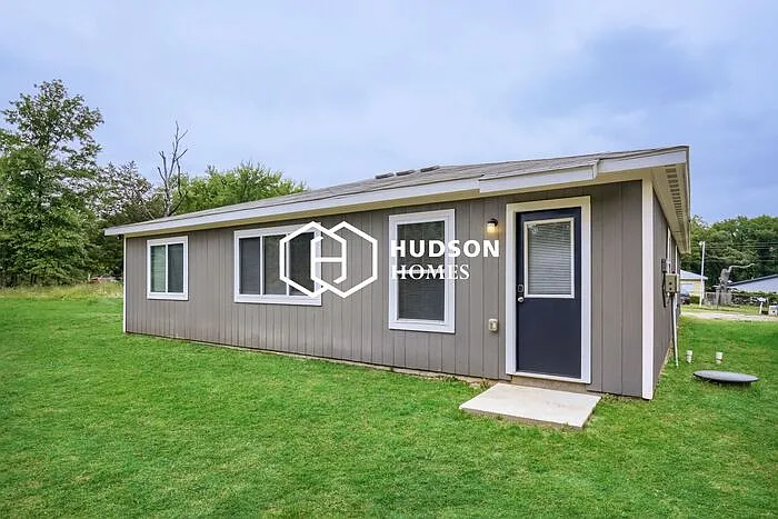 127 Holiday Dr — Photo 12