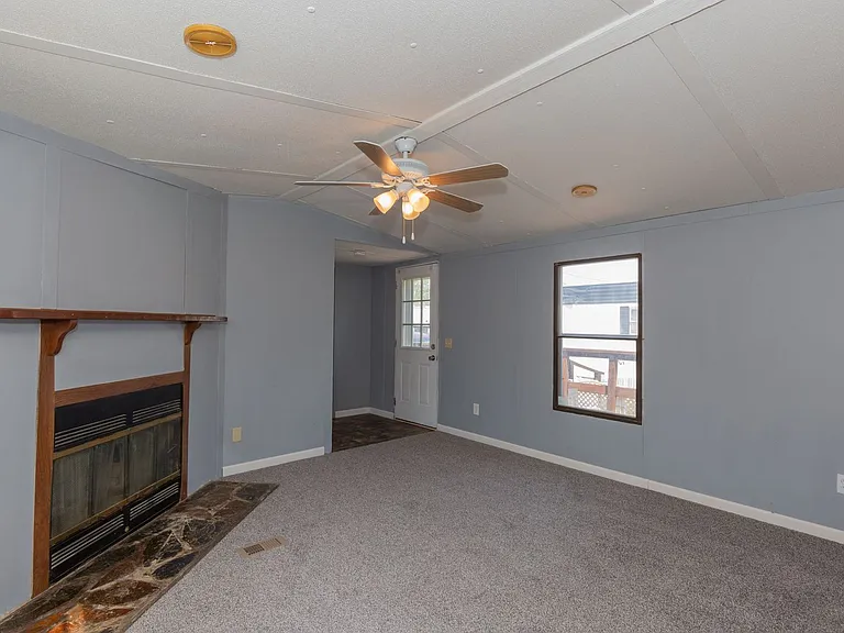 90 Fabric Dr — Photo 6