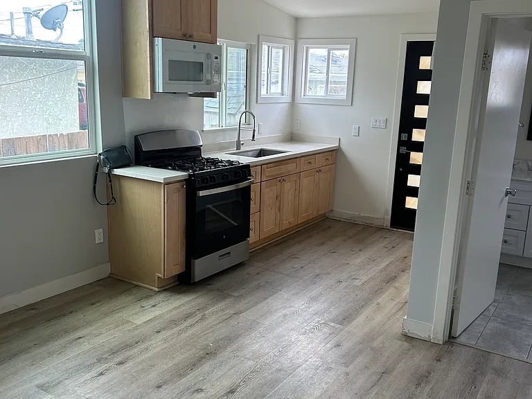 527 N McKinley Ave #2 — Photo 3