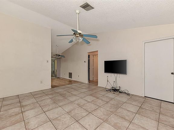 5th image of 131 W Wentworth St