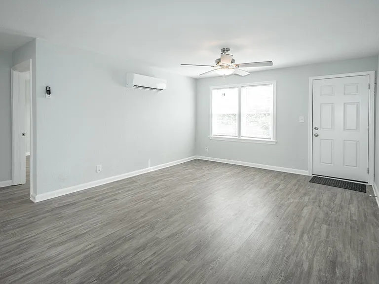 1208 W. Ocean View Apts — Photo 6