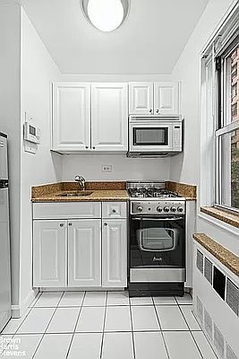 3rd image of 321 E 45th St APT 6J