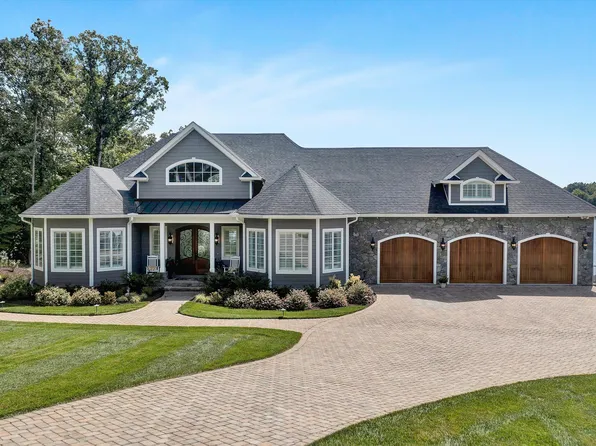1095 Oakshire Ln, Wirtz, VA 24184