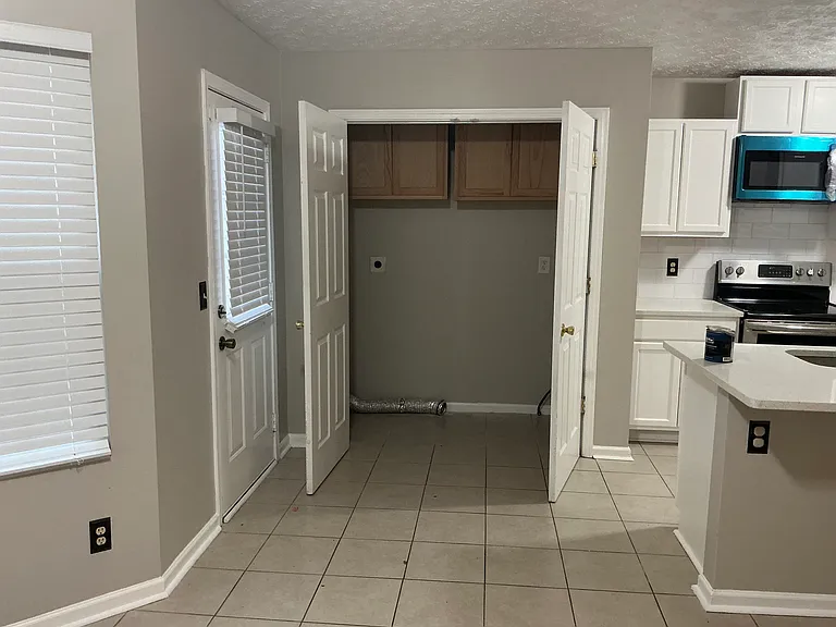 5553 Strathmoor Manor Cir — Photo 17