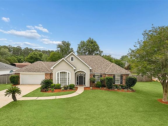 2nd image of 922 Crestwood Dr