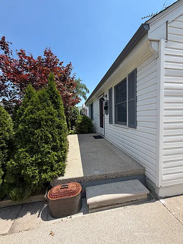 24087 Lehigh St Photo 1